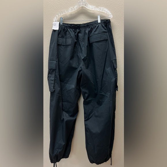 Nike - NWT - XL -  Black Cargo Pants - Oversized fit - Mid Rise stacked Length - Picture 15 of 15